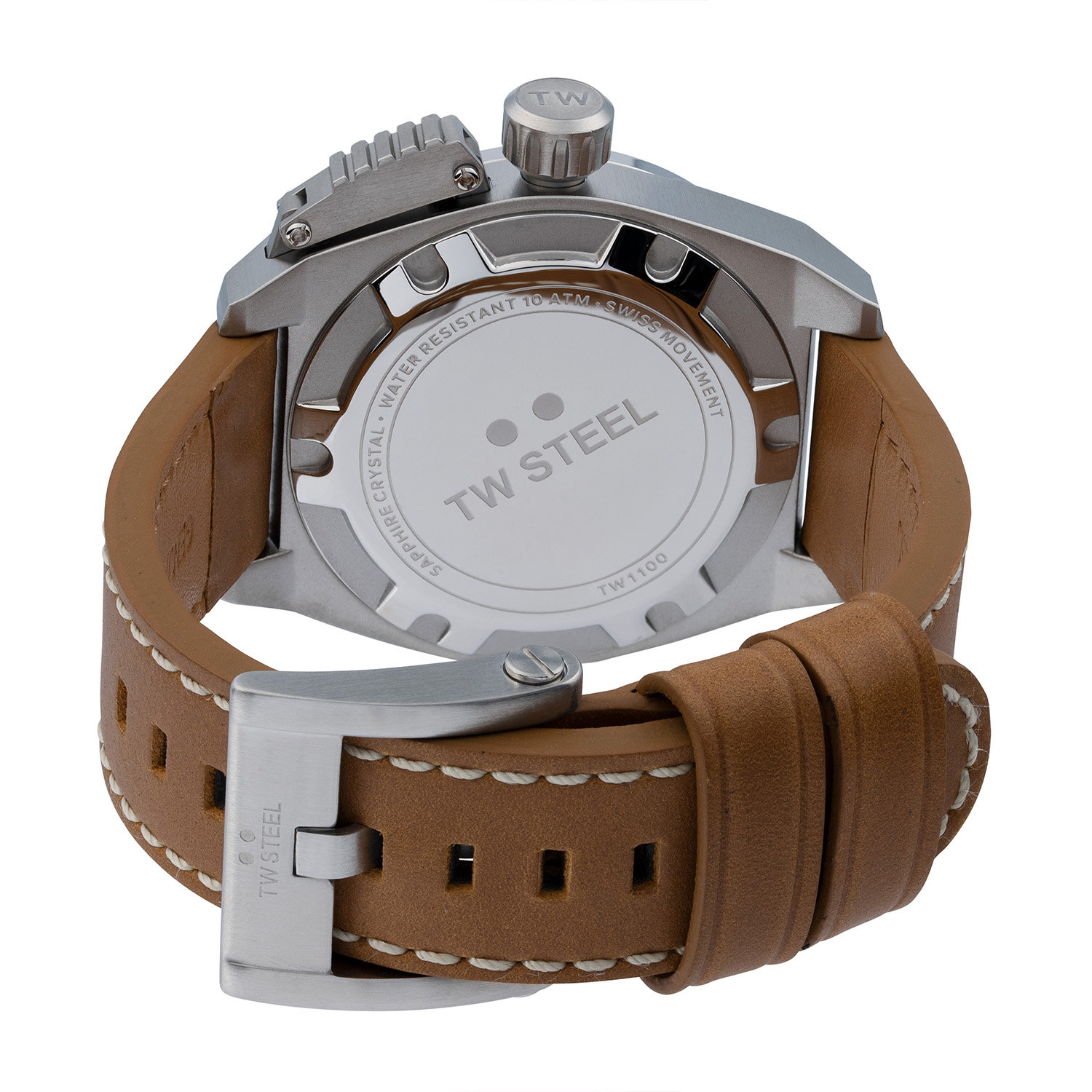 TW Steel TW1100 Canteen Swiss Movement Steel 3H Bruin Leer 42mm
Dit TW steel herenhorloge uit de Swiss Canteen serie met nr TW1100 heeft een stalen horlogekast van 42mm met een cremekleurige wijzerplaat met een datum. De uursaanduiding en de wijzers zijn opvallend door de zwarte accenten. Deze Canteen serie heeft een swiss made uurwerk en dat geeft het model extra luxe. Het stijlvolle herenhorloge heeft een saffierglas en een ruw bewerkte schroef kroon. Aan de kast zit een bruine leren band met stalen een stalen gespsluiting. Het horloge heeft wereldwijde garantie van 3 jaar en is 10 ATM. Een sportief chique model.

Het Merk:
TW Steel is een Nederlands horlogemerk. Groot in visie en onge�venaard in stijl. Sinds onze oprichting in 2005 geven wij tijd een nieuwe dimensie. Met karakteristieke designs stappen wij af van de gebaande paden.
Ons bereik is wereldwijd, of het nu zakelijk, casual of sportief is, bij de horloge collectie van TW Steel gaat het om kwaliteit en precisie. Een horloge dat je persoonlijkheid onderstreept is altijd binnen handbereik. Vorm en functie gaan samen in onze horloges van Zwitserse top kwaliteit. De kunst om je te onderscheiden vergt zelfvertrouwen en lef.
TW Steel is niet zomaar een horloge, TW Steel is een statement.

Specificaties:
- Stalen horloge kast 42mm
- Cremekleurige wijzerplaat
- Bruine leren band
- Saffierglas
- Schroefkroon
- 10 ATM


