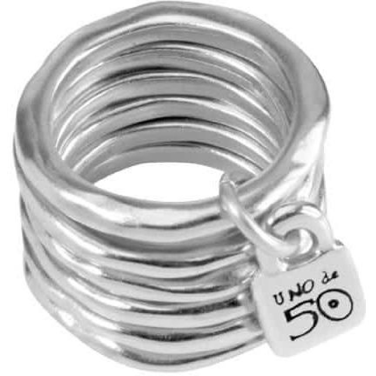 Deze ring is van het merk UNO de 50. Het is een damessieraad gemaakt van metaal. De ring is zilver van kleur. De maat van het sieraad is 16.5.