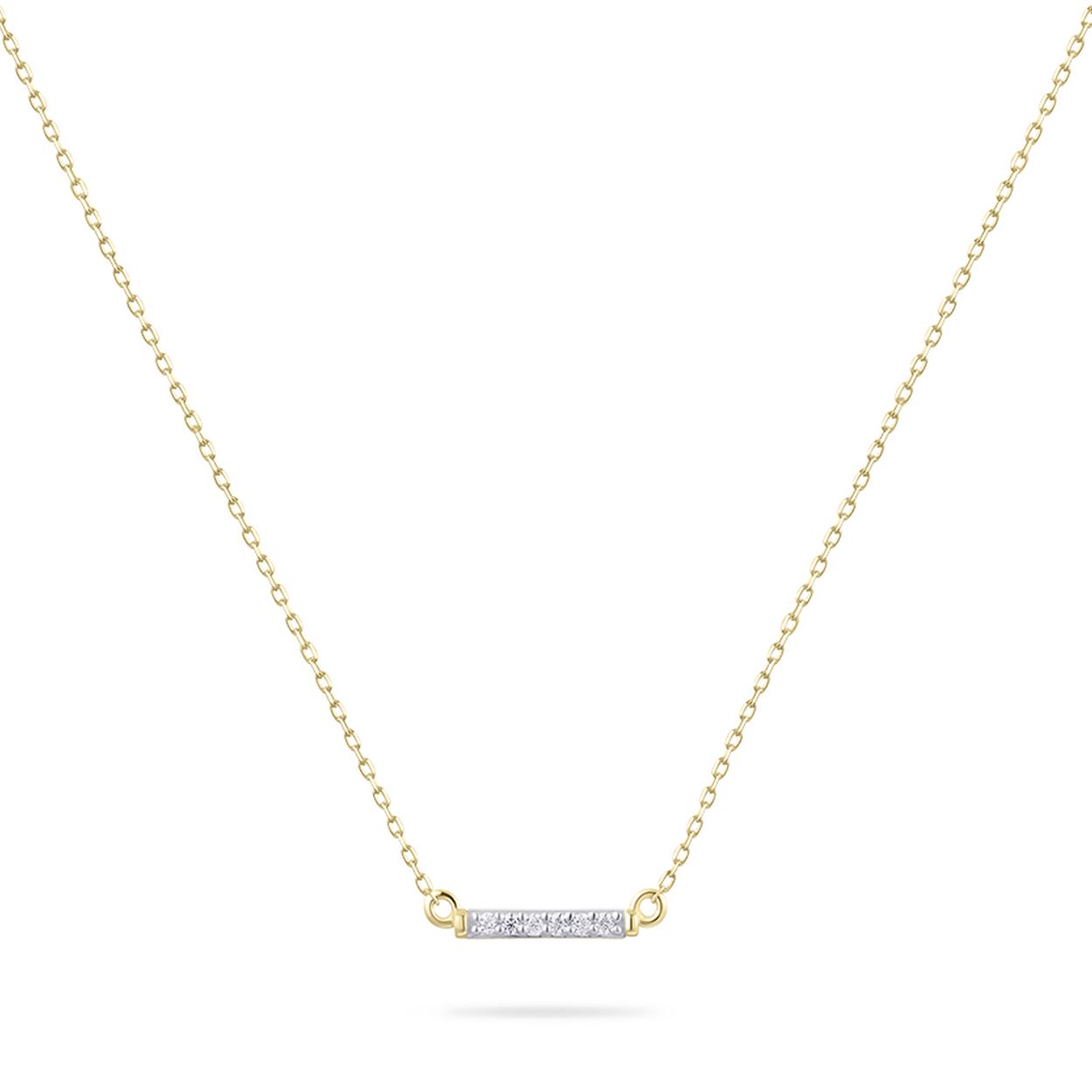 De 14kr geelgouden collier met staaf is gezet met briljant geslepen zirkonia. De zetting van de zirkonia steentjes zijn wit gerhodineerd. Hierdoor komen de witte briljant geslepen zirkonia stenen nog beter tot hun recht in de hanger. Het collier heeft een anker schakel en heeft een lengte van 38+4cm. De oogjes aan het uiteinden zorgen er voor dat u zelf de collier op verschillende gewensde lengtes kan dragen.

Het collier is perfect te combineren met één van GISSER Jewels zijn 14kr geelgouden hangers of te combineren als zet bij een bijpassende ring, armband of oorringen.