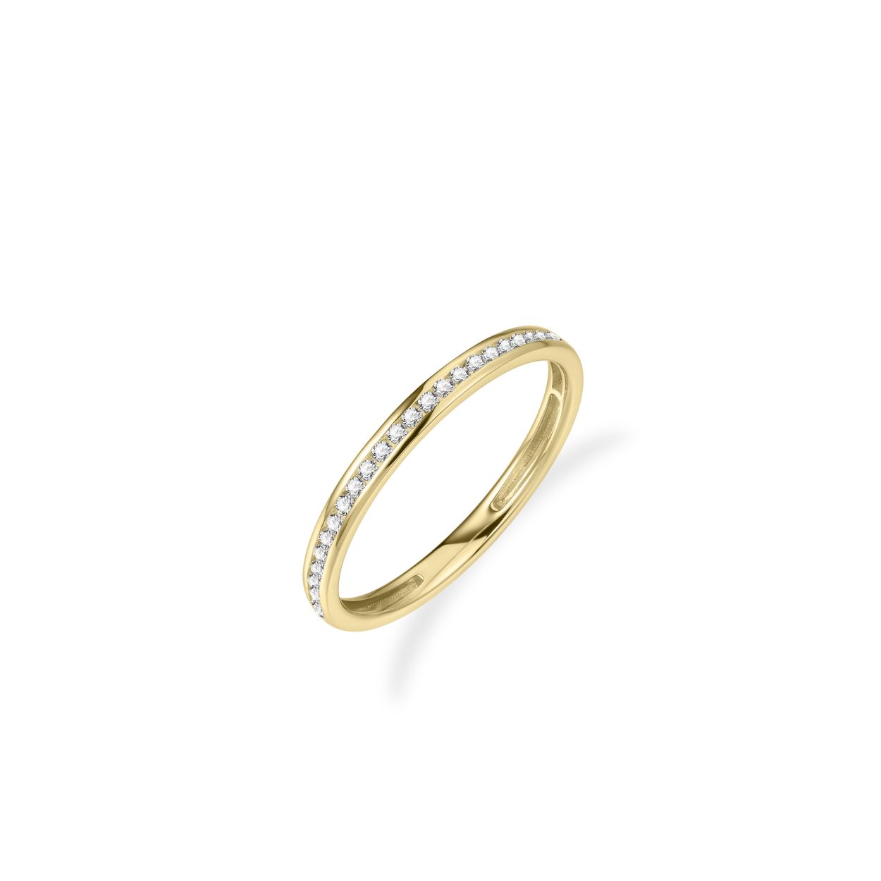 Ring uit de Daily Essentials collectie van Gisser Jewels gemaakt van 14 Karaat Geel Goud. De ringmaat is 56 en de ringbreedte is 2 mm.