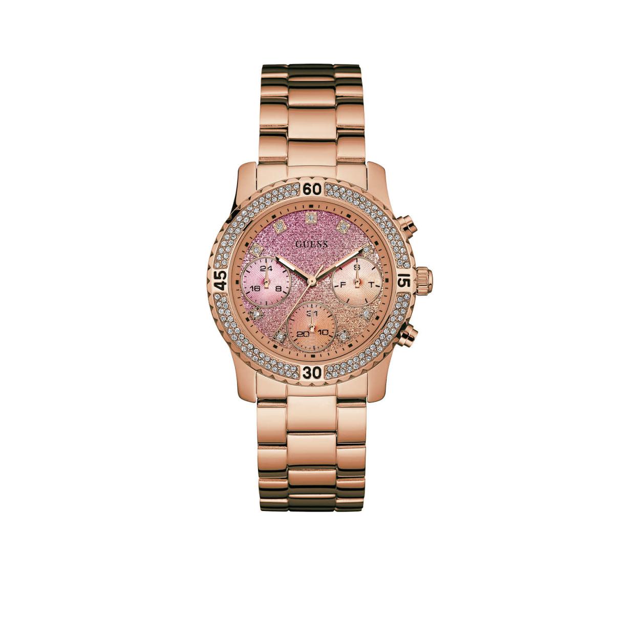 Het rosegouden GUESS Confetti dameshorloge heeft een roze met gouden glitterwijzerplaat en is afgezet met een chrystal lunet. Deze party watch met een 38 mm kast heeft een chronolook en steentjes als tijdsindicatie. De schakelband heeft een kliksluiting. Model: W0774L3