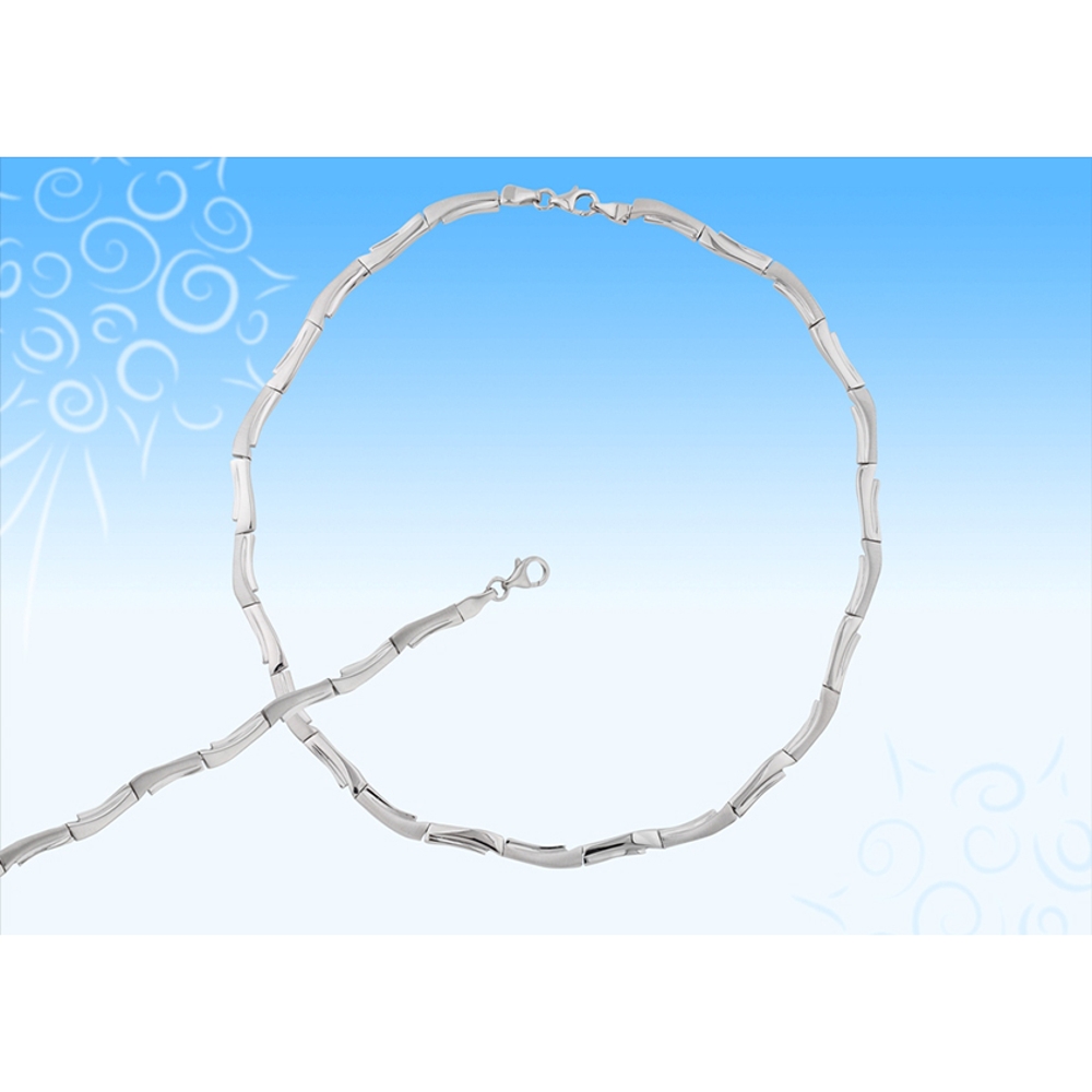 Dit is een armband van het merk Classical Silver Jewellery gemaakt voor dames.