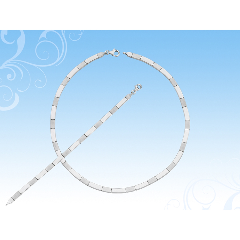 Dit is een collier van het merk Classical Silver Jewellery gemaakt voor dames.