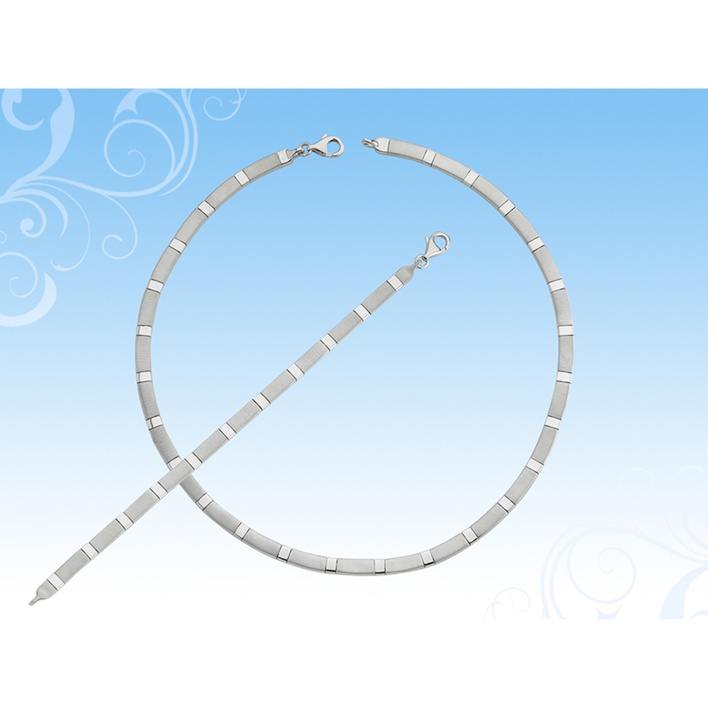 Dit is een collier van het merk Classical Silver Jewellery gemaakt voor dames.