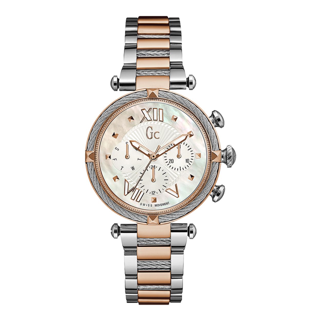 De Gc CableChic horloges zijn een van de meest elegante maar stoere dameshorloges uit de Gc collectie. Door haar formaat van 38 mm, rosegouden en zilverkleurige lunet met kabeldetails rondom, valt dit horloge direct op. De elegantie komt naar voren door het zachte parelmoer op de wijzerplaat en de rosé gouden becijfering. Tot slot geeft de tweekleurige stalenband met vlindersluiting weer een stoere touch. Model: Y16001L1MF