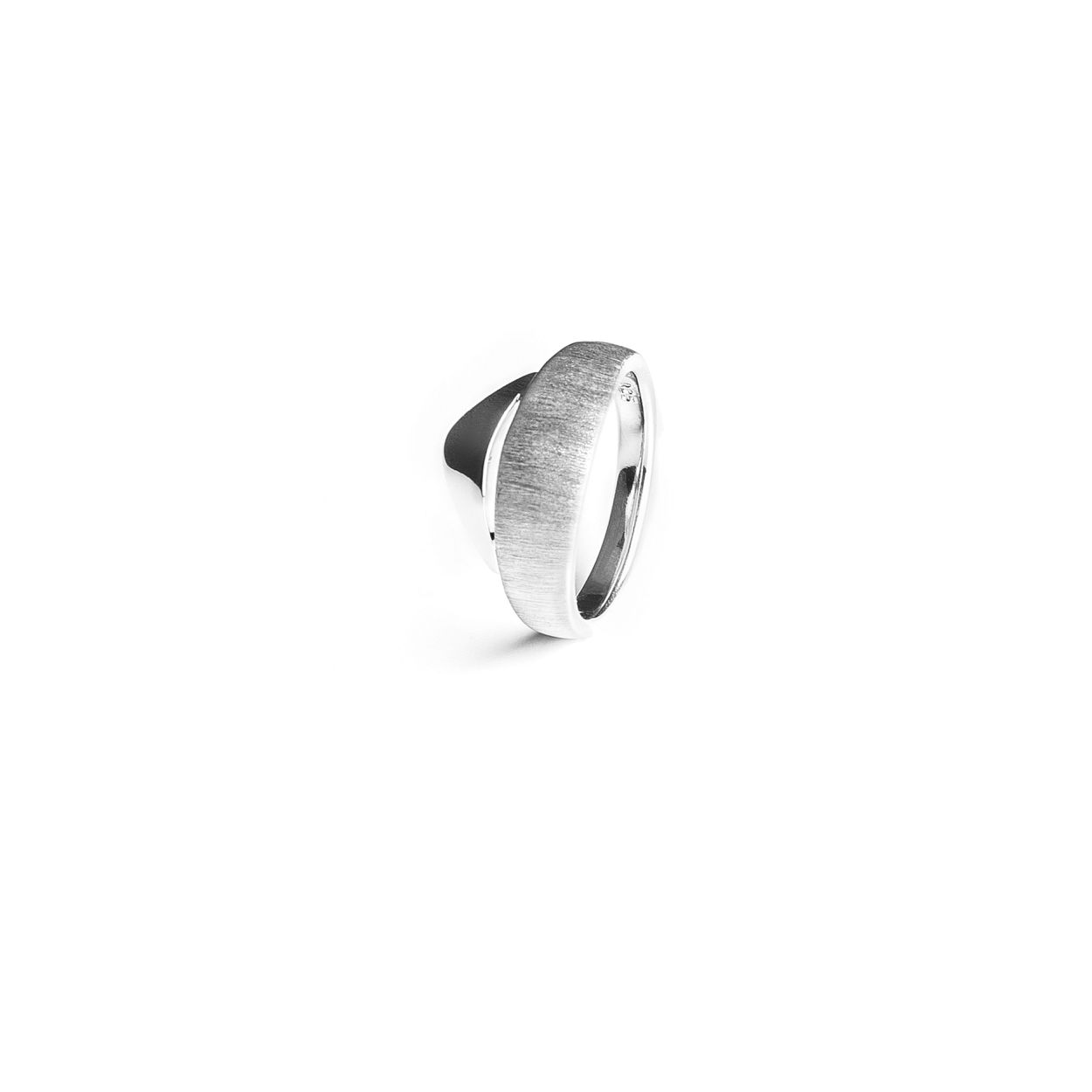 Yo Design Ring Wind geschikt voor dames die houden van strakke elegente sieraden ontworpen door Joanna Taraszkiewicz Poolse ontwerpster