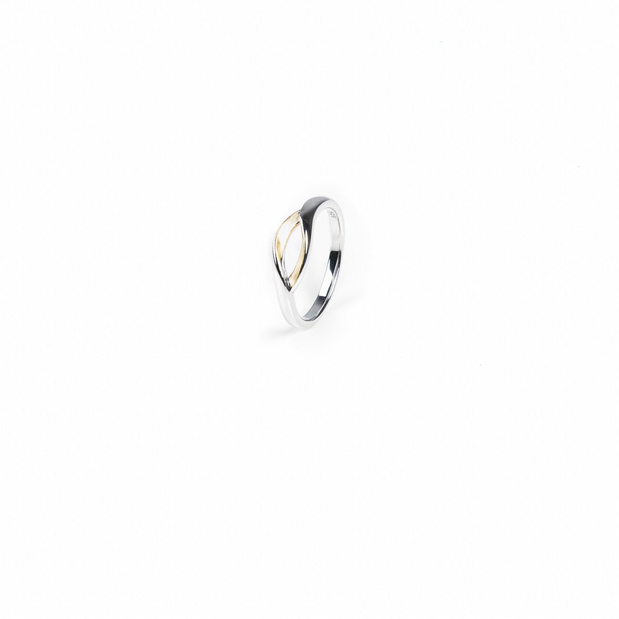Yo Design Ring Fire geschikt voor dames die houden van strakke elegente sieraden ontworpen door Joanna Taraszkiewicz Poolse ontwerpster
