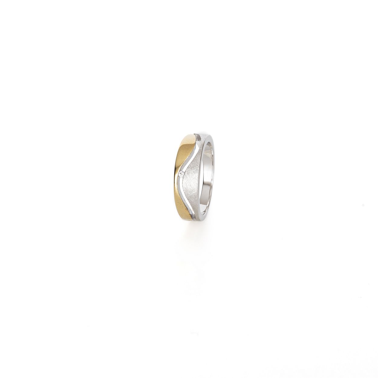 Yo Design Ring Rome Gold  geschikt voor dames die houden van strakke elegente sieraden ontworpen door Joanna Taraszkiewicz Poolse ontwerpster Yo Design T1114/17,5 Rome Gold