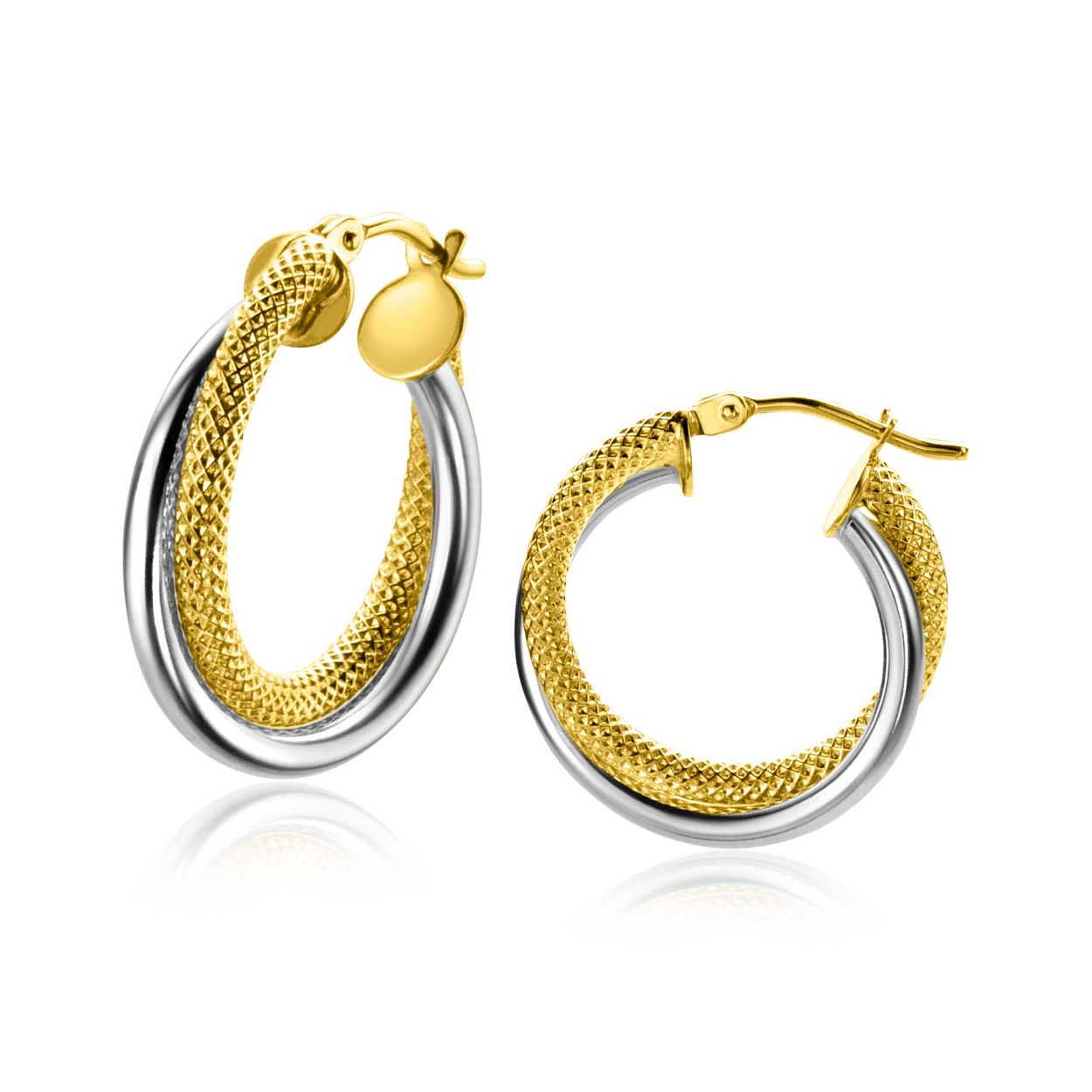 ZINZI Gold 14 karaat gouden bicolor oorringen 19mm waarbij sierlijk een bewerkte en een gladde buis over elkaar lopen. Geeft een mooie multi-look uitstraling aan het oor. Voorzien van een handige bovensluiting. Vervaardigd van geheel 14 karaat goud (585).