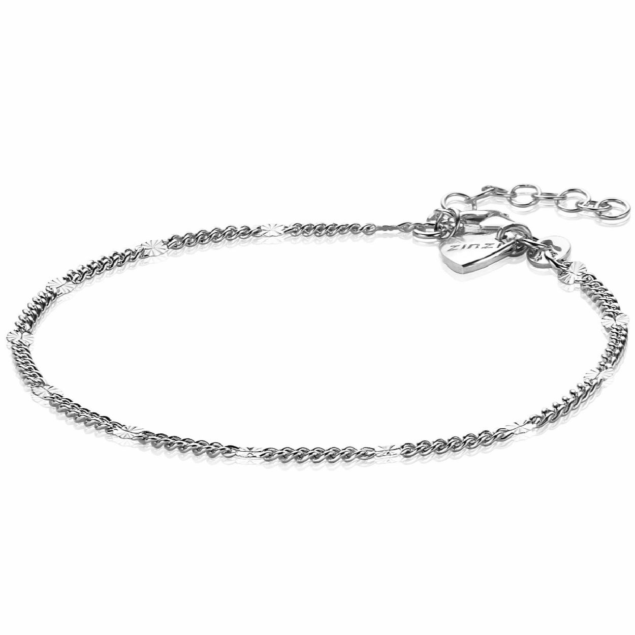 ZINZI zilveren armband met gourmet schakels van 2,7mm breed, afgewisseld door kleine diamant geslepen ronde plaatjes. De lengte van deze armband is te variëren tussen 17 en 20 cm. Bij sluiting herkenbaar ZINZI, door het zilveren Zinzi hartje. Vervaardigd van eerste gehalte zilver (925) en voorzien van een extra rodiumlaag voor een langdurige glans.