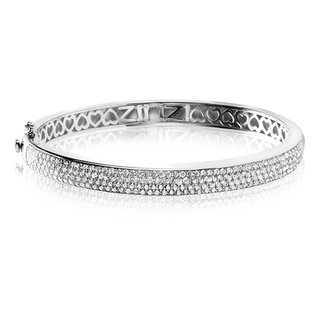 Productomschrijving
Productomschrijving
ZINZI zilveren slavenarmband met drie banen zirconia's en luxe scharniersluiting. In een standaard maat van 60mm diameter. Vervaardigd van eerste gehalte zilver (925) en met extra rodiumlaag voor een langdurige glans.
