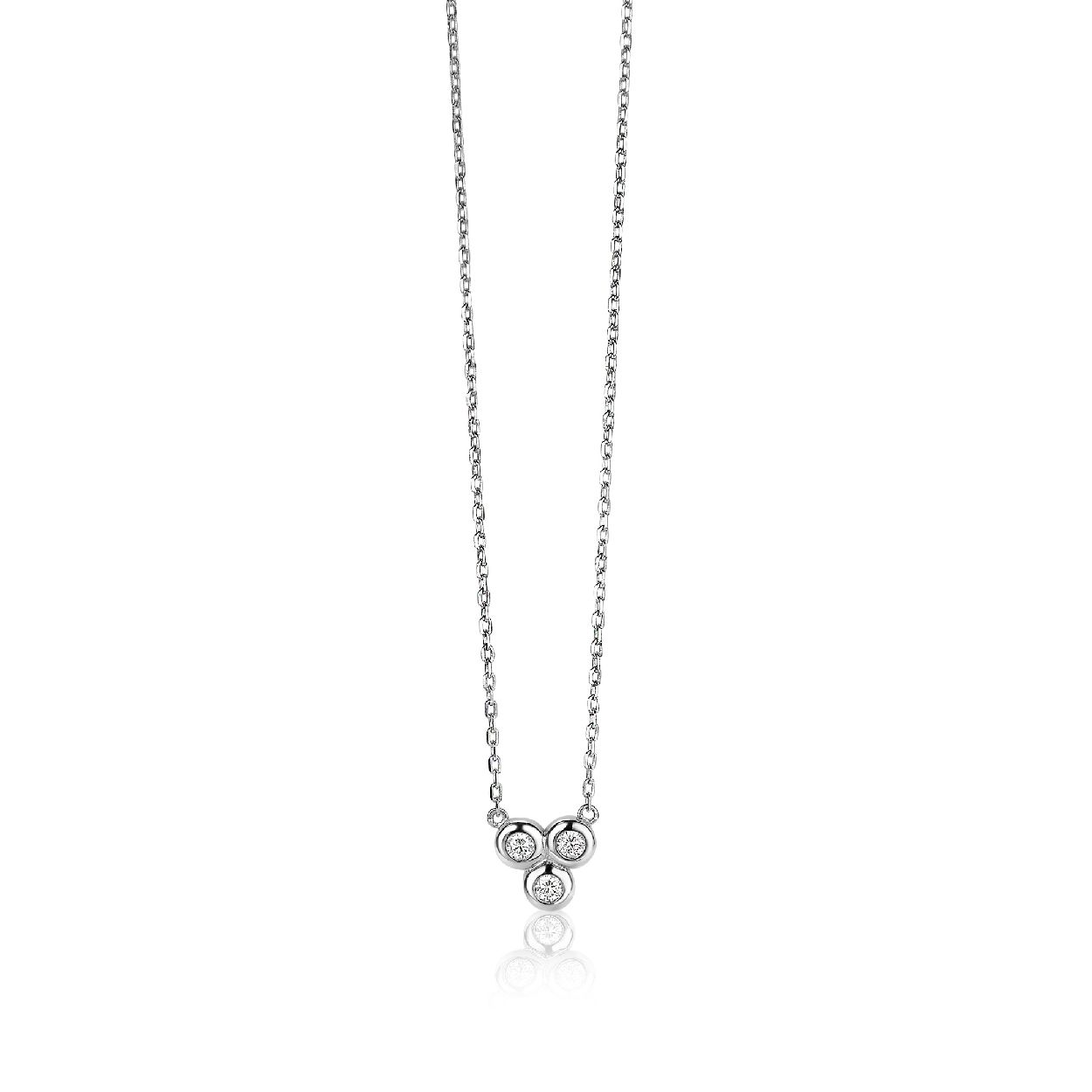 De ZINZI ketting dames ZIC1442 is een elegante zilveren ketting met een breedte van 2,5 mm en een lengte van 45 cm. Ideaal om subtiel te dragen bij zowel dagelijkse outfits als feestelijke gelegenheden. Combineer het met andere zilveren accessoires voor een verfijnde look. Het glanst niet, wat het een ingetogen elegantie geeft. 