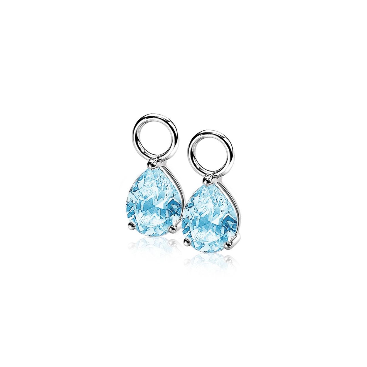ZINZI zilveren oorbedels, waarbij de peervormige blauwe kleursteen met enkele pootjes is gezet. Hierdoor schittert de blauwe kleursteen extra. Hang deze oorbedels sierlijk aan je zilveren Zinzi oorringen . De oorringen zijn niet bij de prijs inbegrepen. Vervaardigd van eerste gehalte zilver (925) en met extra rodiumlaag voor een langdurige glans
