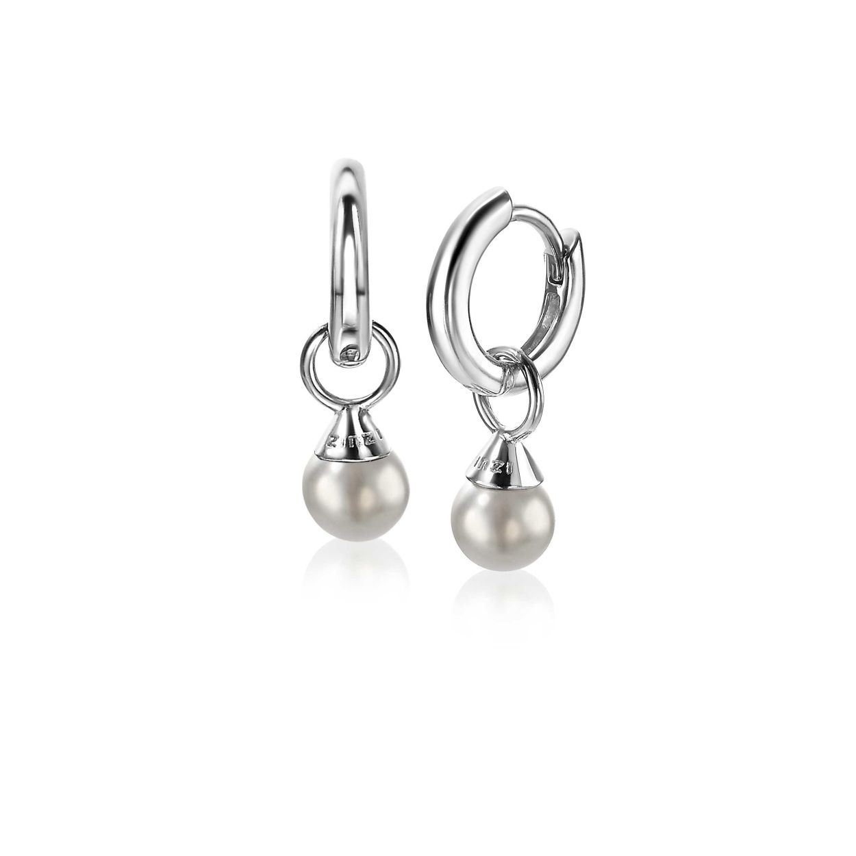 Zinzi zilveren oorbedels met lichtgrijze parels. De parel is 6mm groot. Hang ze sierlijk aan je zilveren Zinzi oorringen. De oorringen zijn niet bij de prijs inbegrepen.