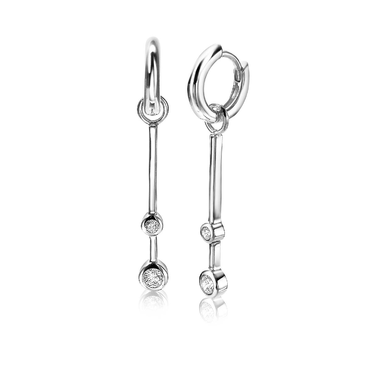 ZINZI zilveren staaf oorbedels voorzien van twee ronde witte zirconia's. De staafjes zijn 30 mm lang. Hang ze sierlijk aan je zilveren Zinzi oorringen. De oorringen zijn niet bij de prijs inbegrepen. Vervaardigd van eerste gehalte zilver (925) en met extra rodiumlaag voor een langdurige glans.