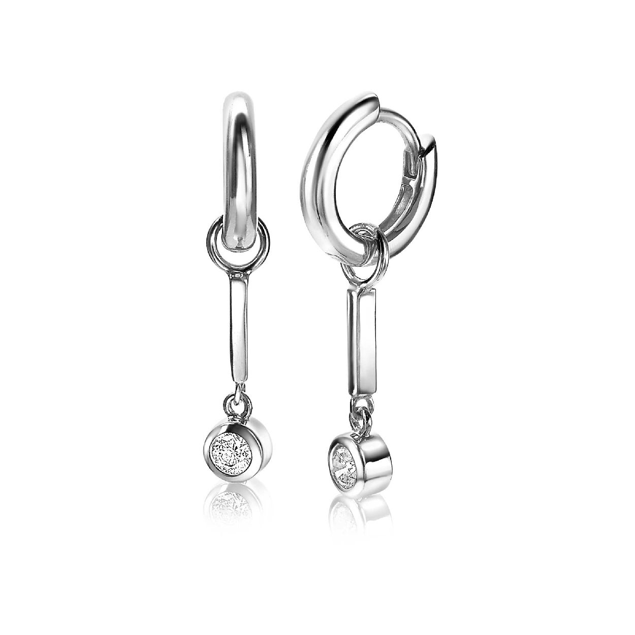 ZINZI zilveren oorbedels, bestaande uit een recht staafje met daaronder een ronde bedel bezet met een witte zirconia. De staafjes zijn 19 mm lang. Hang ze sierlijk aan je zilveren Zinzi oorringen. De oorringen zijn niet bij de prijs inbegrepen.