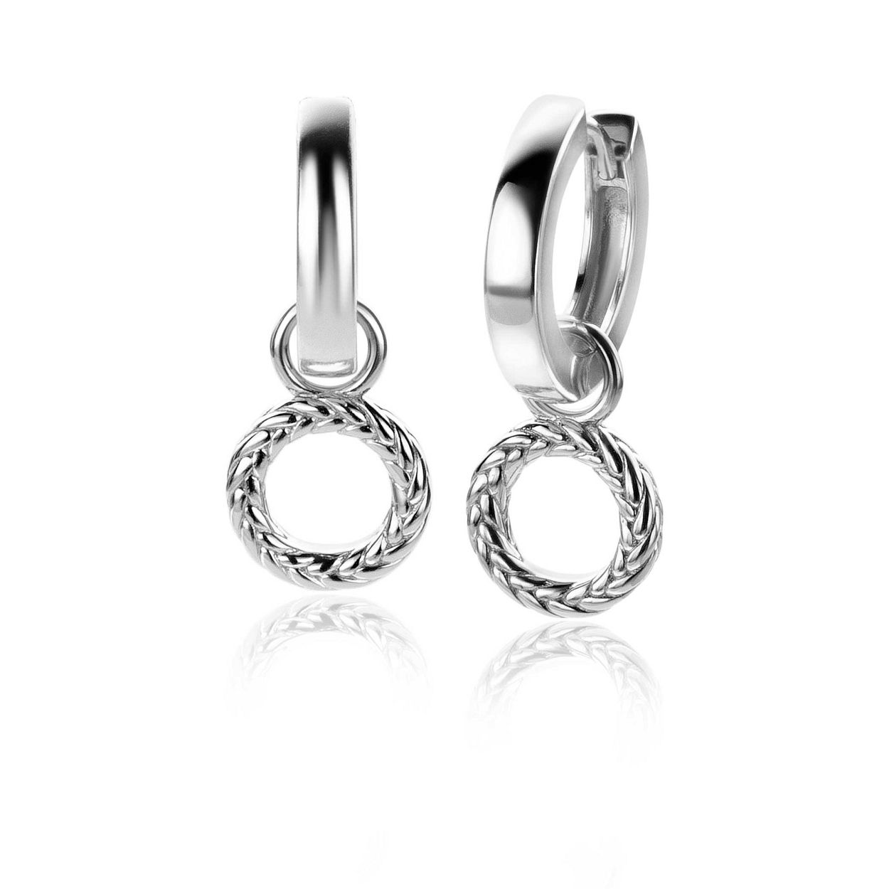 ZINZI zilveren oorbedels in cirkelvorm, bewerkt met 'touw-effect'. De cirkels hebben een doorsnede van 10 mm. Hang deze oorbedels sierlijk aan je zilveren ZINZI oorringen. De oorringen zijn niet bij de prijs inbegrepen. Vervaardigd van eerste gehalte zilver (925) en voorzien van een extra rodiumlaag voor een langdurige glans.
