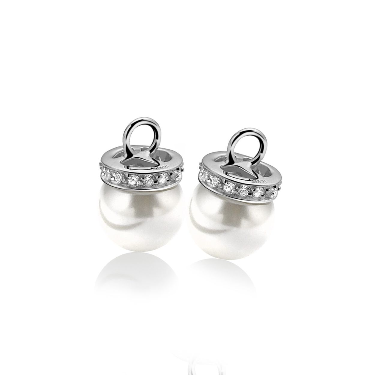 Zinzi zilveren oorbedels parel wit ZICH459 ZINZI zilveren oorbedels met witte zirconia's en witte parel. Hang ze sierlijk aan je zilveren Zinzi oorringen. De oorringen zijn niet bij de prijs inbegrepen. Vervaardigd van eerste gehalte zilver (925) en met extra rodiumlaag voor een langdurige glans.