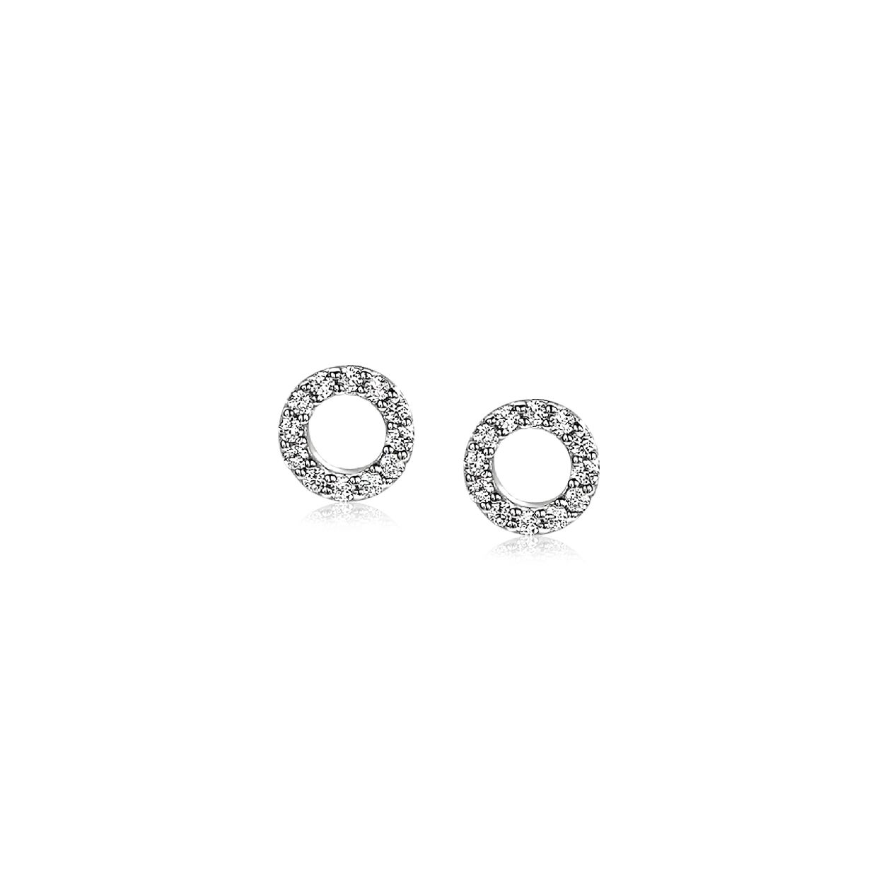 ZINZI zilveren oorknoppen met een open rondje, bezet met witte zirconia's. Vervaardigd van eerste gehalte zilver (925) en met extra rodiumlaag voor een langdurige glans.