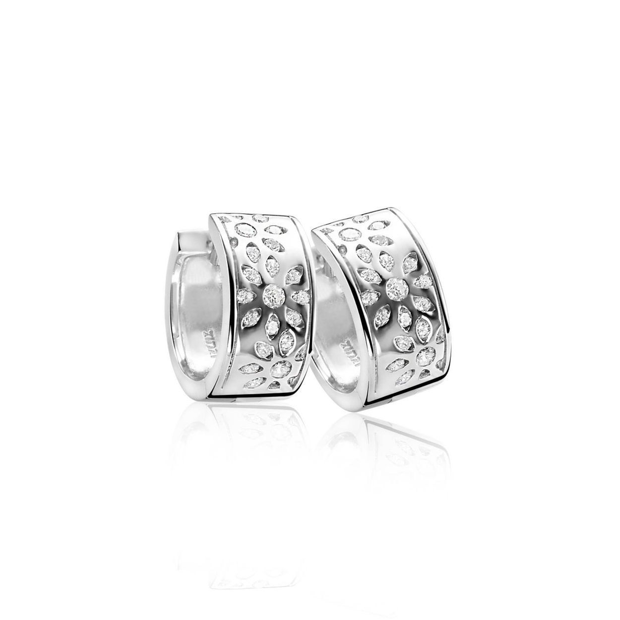 ZINZI zilveren klapcreolen zirconia bloemmotief 14x7mm. Vervaardigd van eerste gehalte zilver (925) en voorzien van een extra rodium laag voor een langdurige glans. Afmeting:  14 x 2 x 6,5 mm