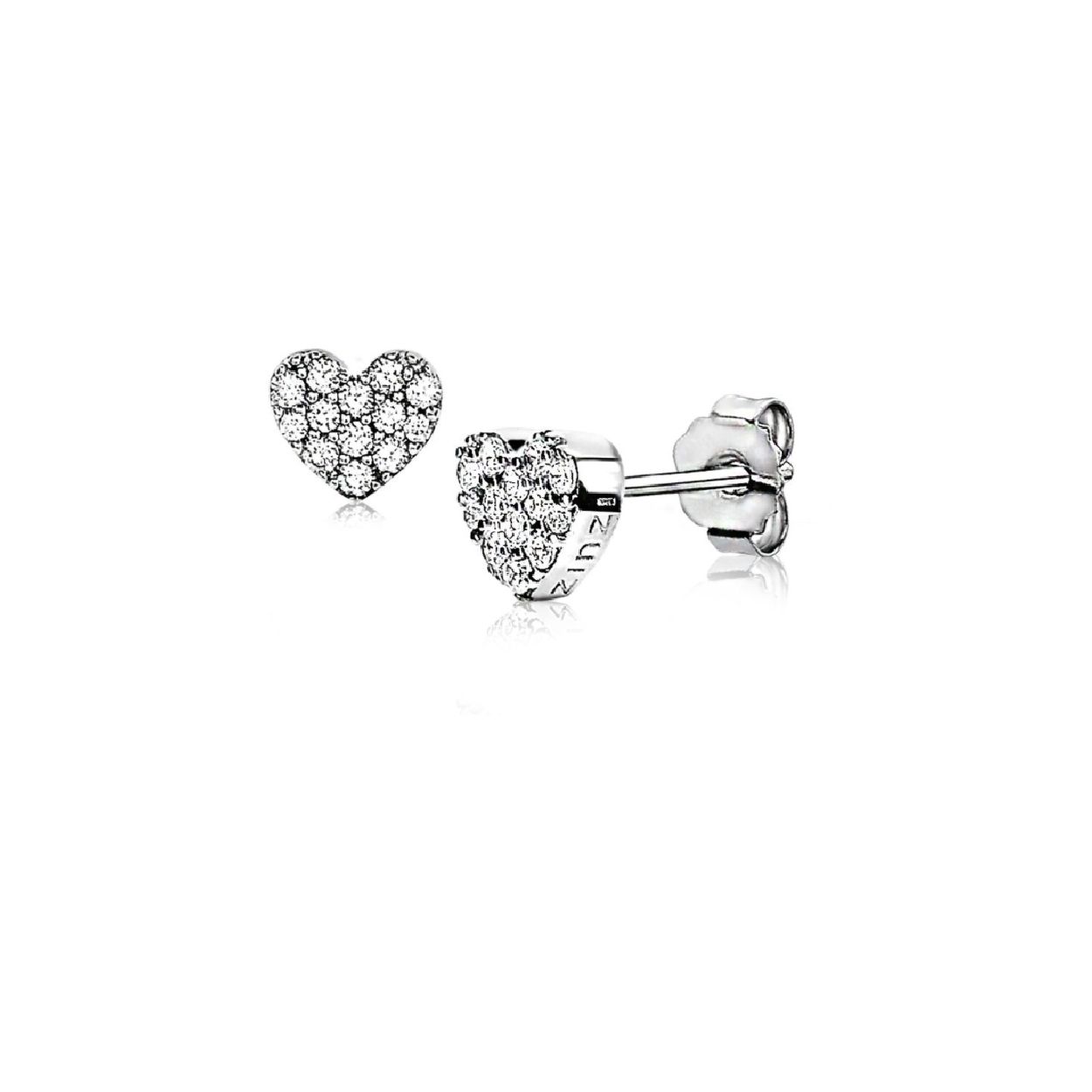 ZINZI zilveren hart oorknoppen van 6mm groot. Pavé bezet met witte zirconia's. De oorsieraden zijn vervaardigd van eerste gehalte zilver (925) en voorzien van een extra rodium laag voor een langdurige glans.