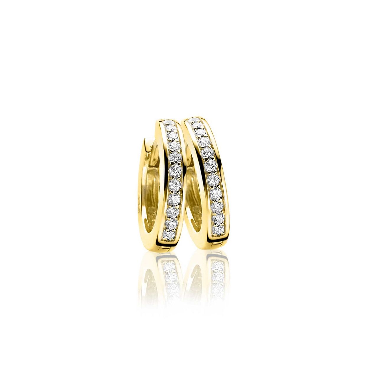 ZINZI zilveren oorringen in 14K geel verguld bezet met witte zirconia's en voorzien van luxe scharniersluiting. De oorringen zijn 17mm x 3mm groot. Ideaal te combineren met Zinzi oorbedels. De oorringen zijn vervaardigd van eerste gehalte zilver (925) en extra 14K geel verguld.