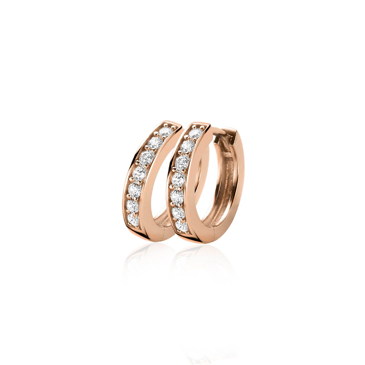 ZINZI zilveren roségoud vergulde oorringen bezet met witte zirconia's en voorzien van luxe scharniersluiting. De oorringen zijn 15mm x 3mm groot.