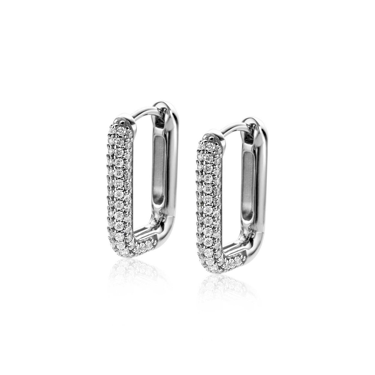 ZINZI zilveren luxe oorringen in rechthoekige vorm, bezet met witte zirconia's. De doorsnede van deze oorringen is 18mm en de buisdikte is 3mm. Met luxe scharniersluiting. Deze oorringen zijn te combineren met al onze oorbedels. Deze elegante oorringen blinken uit in hun eenvoud. Vervaardigd van eerste gehalte zilver (925) en voorzien van een extra rodiumlaag voor een langdurige glans