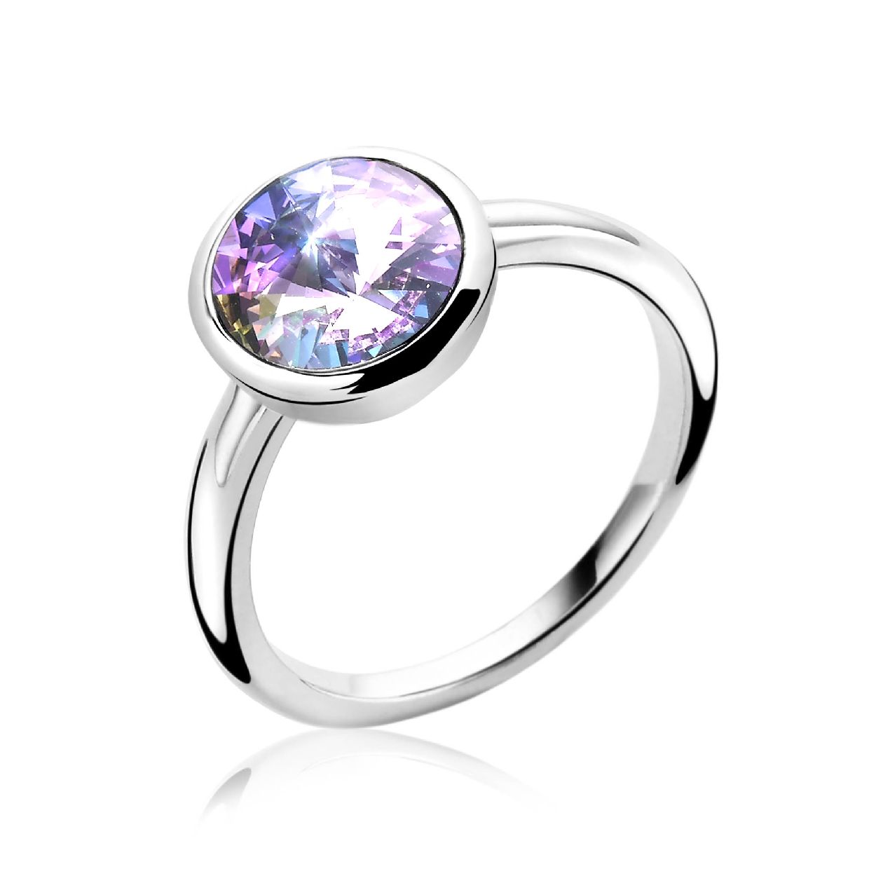 ZINZI zilveren ring met Swarovski crystal multicolour paars. De paarse schittering in dit Swarovski crystal is steeds verrassend anders. De ronde crystal maakt de ring sierlijk maar toch ook simpel leuk. Grootte van zetting 10mm. 