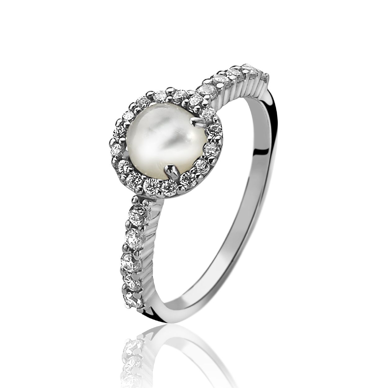 ZINZI zilveren ring met cabouchon witte middensteen en bezet met witte zirconia's. De ring is vervaardigd van eerste gehalte zilver (925) en met extra rodiumlaag voor mooie glans.