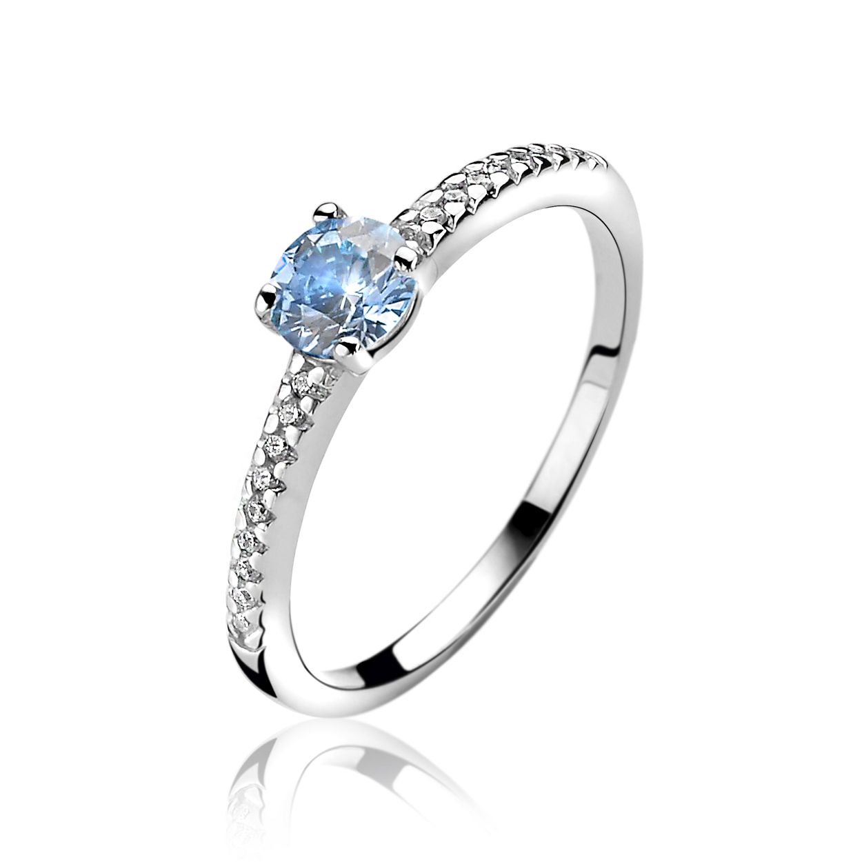 ZINZI zilveren aanschuifring met kleine witte zirconia's in de scheen en grotere blauwe zirconia als opvallende middensteen. Deze ring is verkrijgbaar in verschillende kleuren. Ideaal om mee te combineren en zo een kleine sieraden collectie om je vinger te krijgen.
