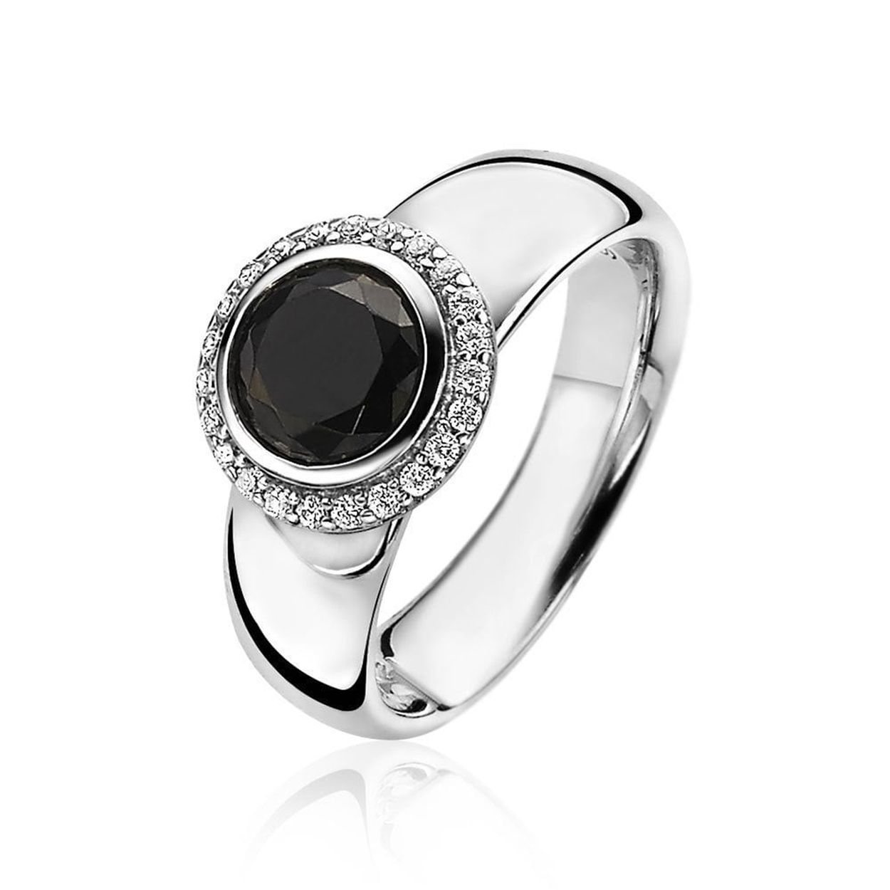 ZINZI zilveren luxueuse ring met grote ronde zwarte zirconia, waarbij de rand bezet is met kleine witte zirconia's. Vervaardigd van eerste gehalte zilver (925) en met extra rodiumlaag voor een langdurige glans.