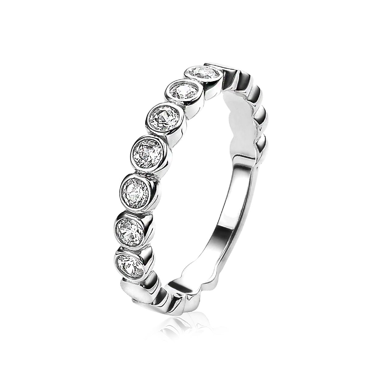 ZINZI zilveren aanschuifring bezet met zeven ronde witte zirconia's. Gemakkelijk te combineren met andere zilveren Zinzi aanschuifringen. Mix & match! De ring is vervaardigd van eerste gehalte zilver (925) en met extra rodiumlaag voor mooie glans.