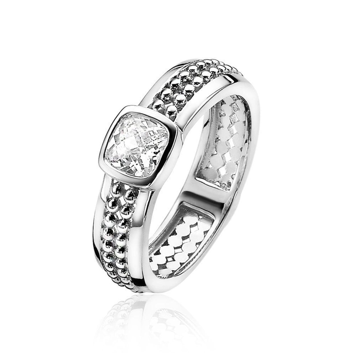ZINZI CHAIN zilveren ring met een dubbele bolletjes schakel en vierkante zetting met witte zirconia. Vervaardigd van eerste gehalte zilver (925) en voorzien van een extra rodium laag voor een langdurige glans.