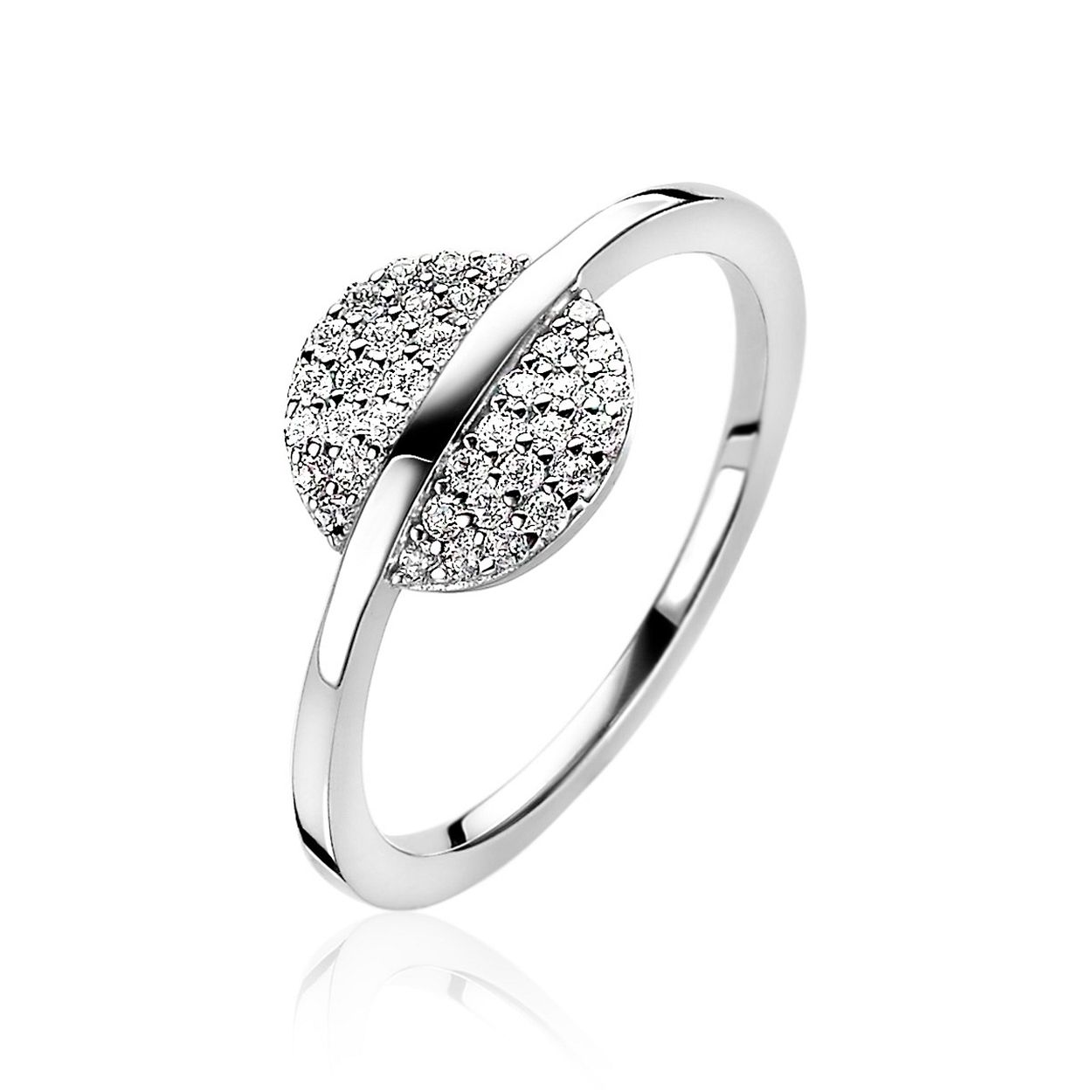 Dit is een ring van het merk Zinzi. De ring is wit van kleur en gemaakt van zilver.