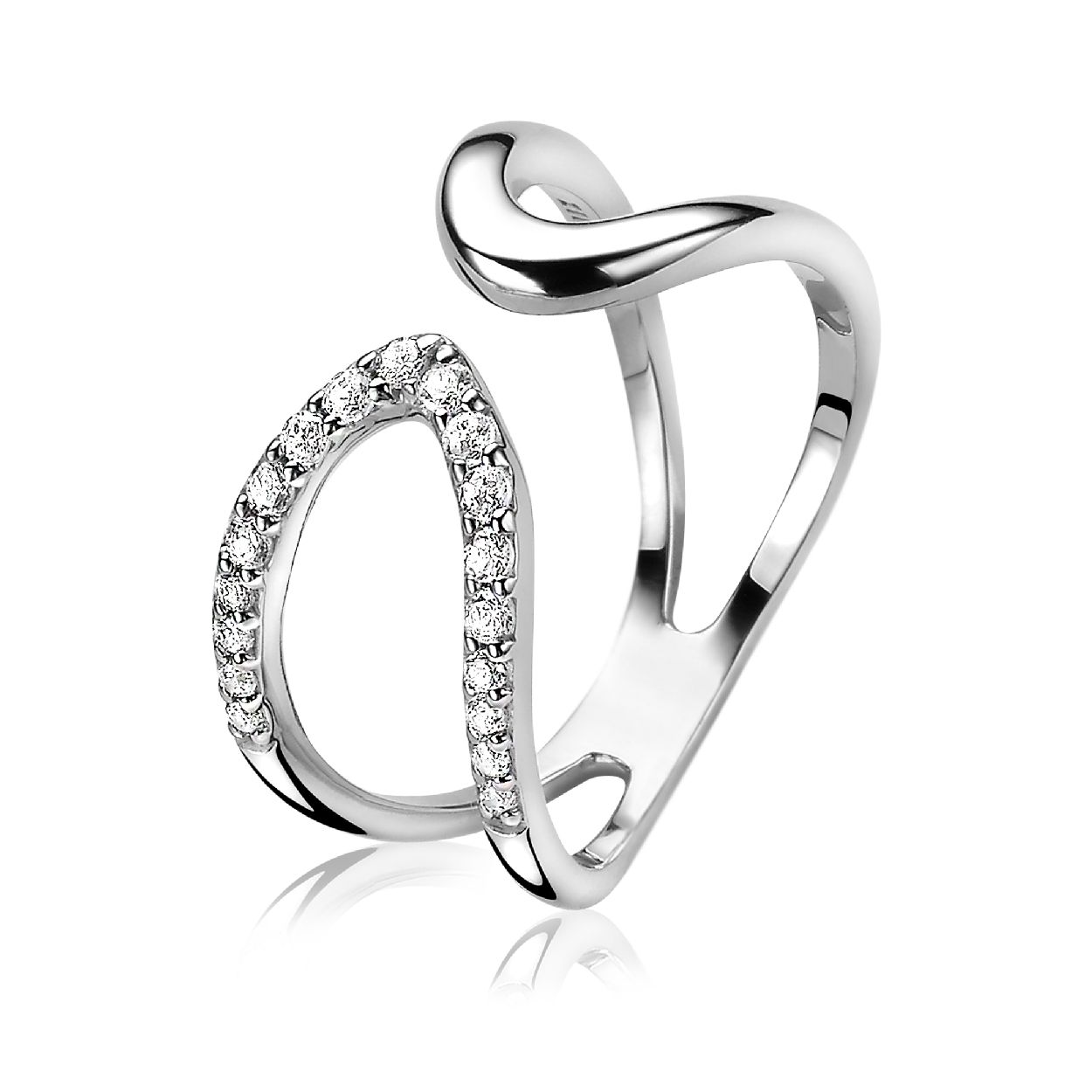 ZINZI zilveren brede ring, waarbij sierlijk twee open druppelvormen bij elkaar komen. De ene druppelvorm is bezet met schitterende witte zirconia's, de andere is glad zilver. De ring heeft een multi-look effect door de open ruimte tussen de vormen. De ring is vervaardigd van eerste gehalte zilver (925) en voorzien van een extra rodiumlaag voor een langdurige glans.