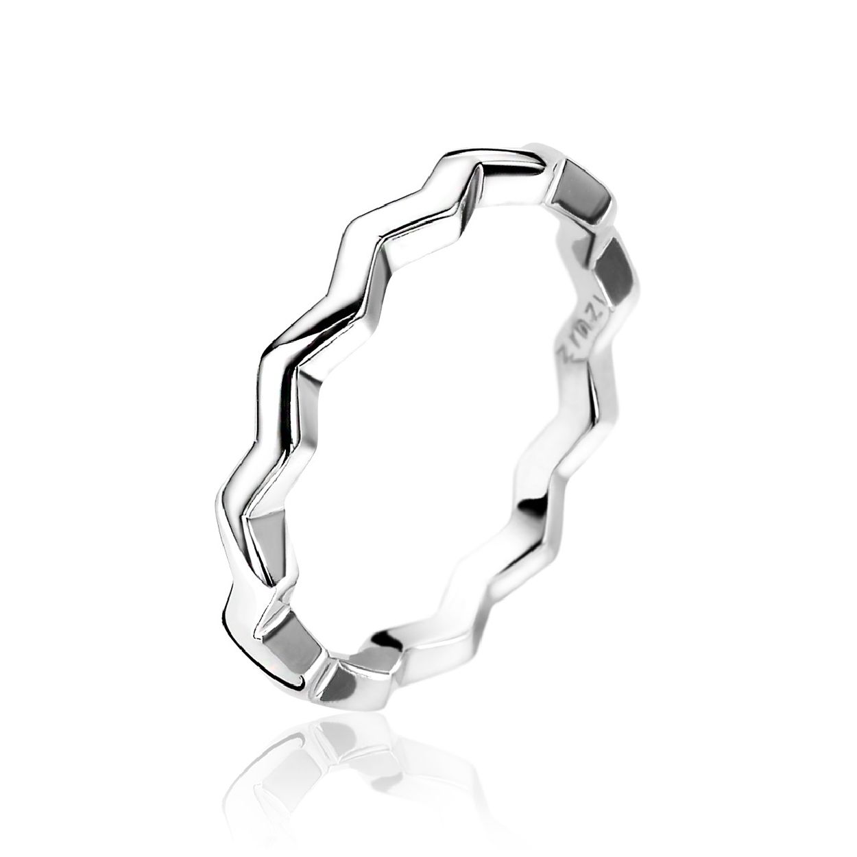ZINZI zilveren gladde aanschuifring met zig zag motief. Gemakkelijk te combineren met andere zilveren Zinzi aanschuifringen. Mix & match! De ring is vervaardigd van eerste gehalte zilver (925) en met extra rodiumlaag voor mooie glans