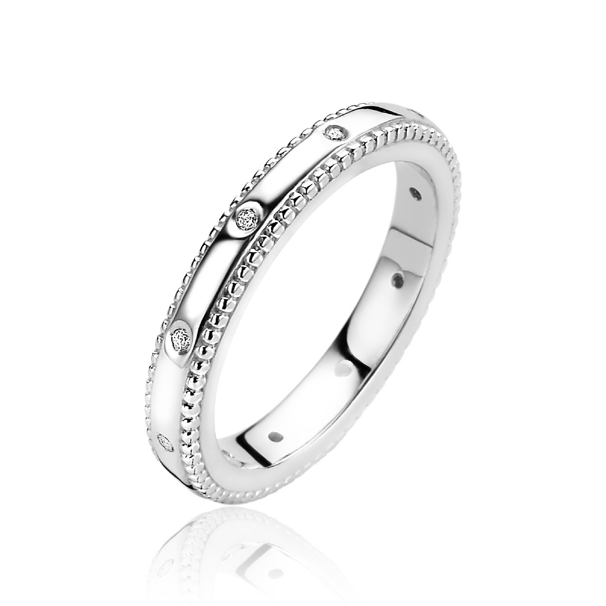 ZINZI zilveren aanschuifring met aan beide zijden een parelrand en bezet met witte zirconia's. Breedte van de ring is 3,5mm. Gemakkelijk te combineren met andere zilveren Zinzi aanschuifringen. Mix & match! De ring is vervaardigd van eerste gehalte zilver (925) en met extra rodiumlaag voor mooie glans.