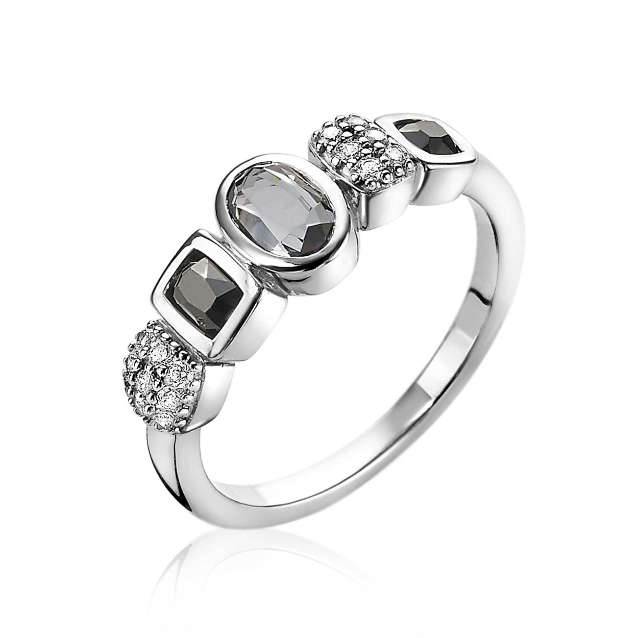 ZINZI zilveren fantasie ring: in het midden één grotere ovale grijze kleursteen en aan weerszijden twee zwarte kleurstenen en twee met witte zirconia's bezette vormen. De ring is vervaardigd van eerste gehalte zilver (925) en voorzien van een extra rodiumlaag voor langdurige glans.