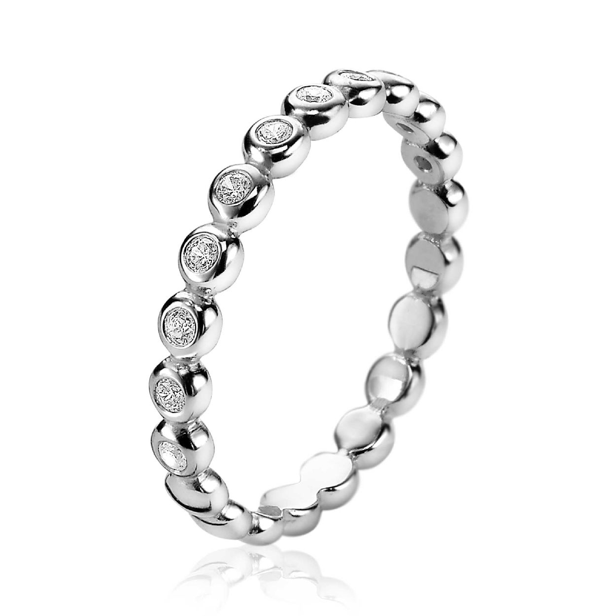 ZINZI zilveren aanschuifring bezet met ronde witte zirconia's. Gemakkelijk te combineren met andere zilveren Zinzi aanschuifringen. Mix & match! De ring is vervaardigd van eerste gehalte zilver (925) en met extra rodiumlaag voor mooie glans.