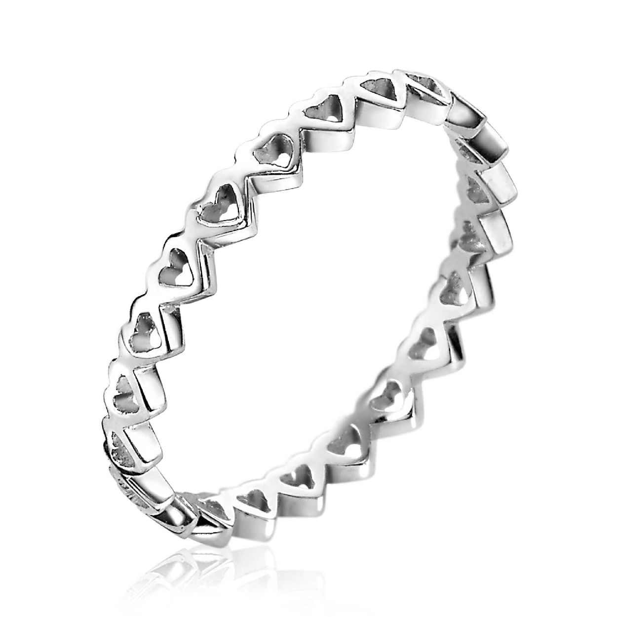 ZINZI zilveren aanschuifring met rondom open hartjes. Gemakkelijk te combineren met andere zilveren Zinzi aanschuifringen. Mix & match! De ring is vervaardigd van eerste gehalte zilver (925) en met extra rodiumlaag voor mooie glans.