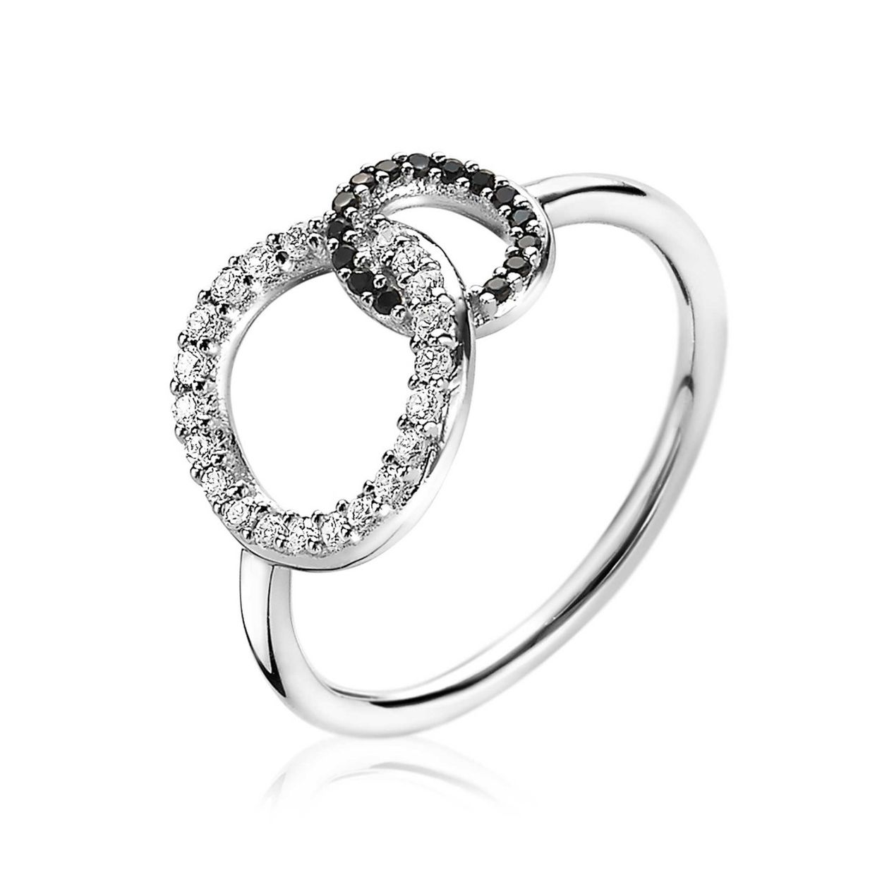 Zilveren ring, waarbij in het midden twee open ronde vormen mooi met elkaar verbonden zijn: een klein glad open rondje bezet met zwarte zirconia's en een groter open rondje bezet met witte zirconia's. Vervaardigd van eerste gehalte zilver (925) en met extra rodiumlaag voor een langdurige glans