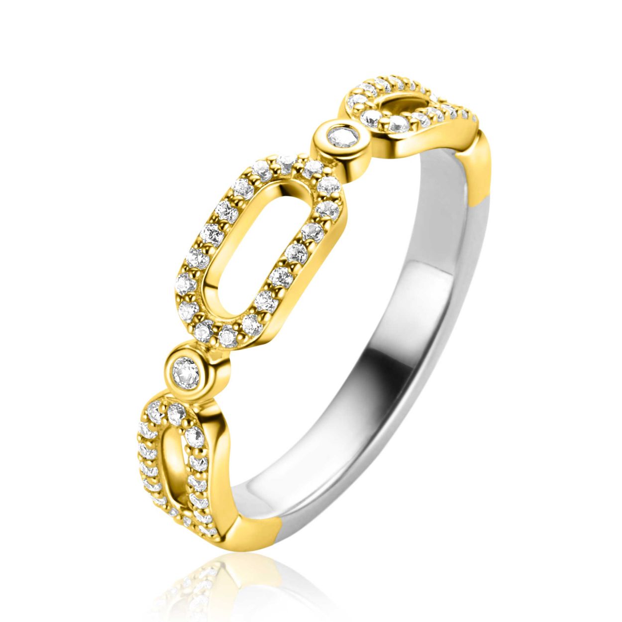 ZINZI gold plated zilveren ring met drie trendy ovale schakels, schitterend bezet met witte zirconia's. De schakels zijn sierlijk verbonden door twee ronde zettingen, bezet met witte zirconia's. De ring is 5mm breed.Vervaardigd van eerste gehalte zilver (925) en voorzien van een extra 14K geel vergulding.