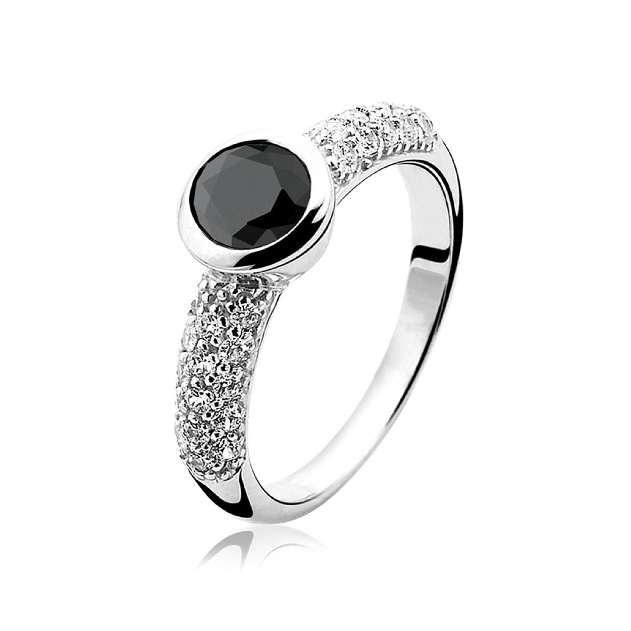ZINZI zilveren ring met pavé gezet zirconia en ronde zwart zirconia steen in het midden. De ring is verkrijgbaar in andere mooie en opvallende kleuren. Perfect om mee af te wisselen of te combineren. Vervaardigd van eerste gehalte zilver (925) en met extra rodiumlaag voor een langdurige glans.