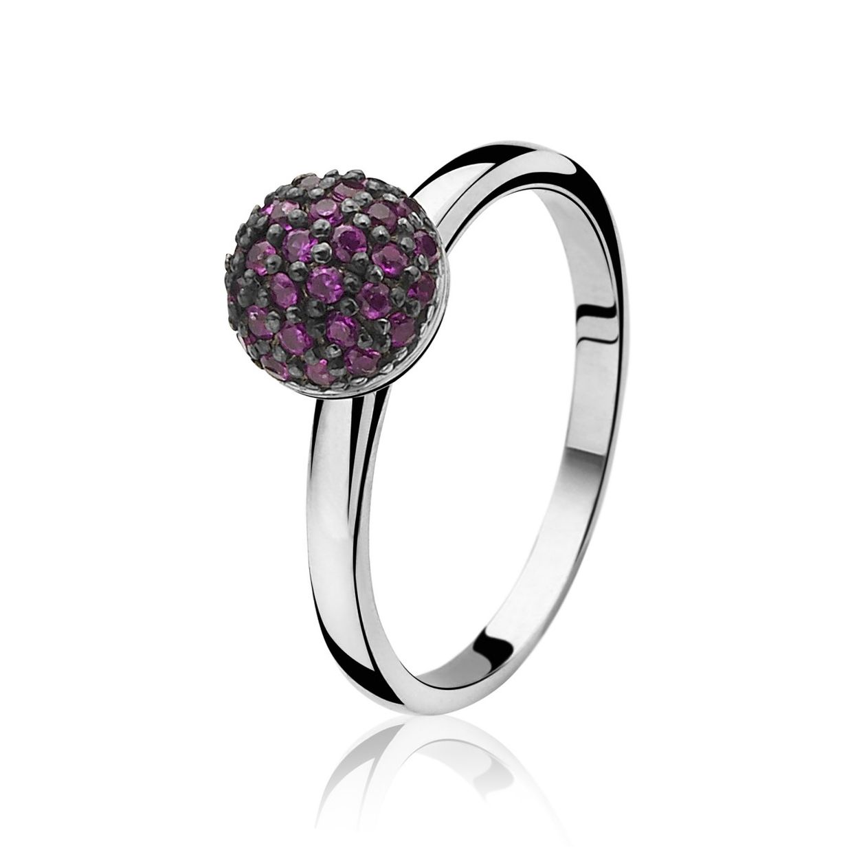 ZINZI zilveren ring halfbol, bezet met donkerroze kleurstenen. Leuk te combineren met andere Zinzi ringen en ook verkrijgbaar in andere kleuren. De ring is vervaardigd van eerste gehalte zilver (925) en met extra rodiumlaag voor een mooie glans.