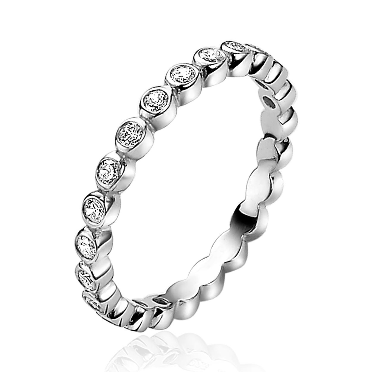 Dit is een ring van het merk Zinzi. De ring is wit van kleur en gemaakt van zilver.