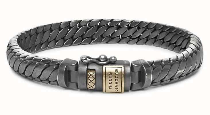 J070BRG E+ Ben Black 
Het ontwerp van de Ben XS Zilveren armband is aangepast met een unieke matte rhodium finishing en 14k geelgouden details. Jouw levensstijl en de natuurlijke elementen bepalen de look van je sieraad in de loop van tijd en creëren een vintage en ruwe uitstraling die een persoonlijk statement is van jouw reis door het leven.

