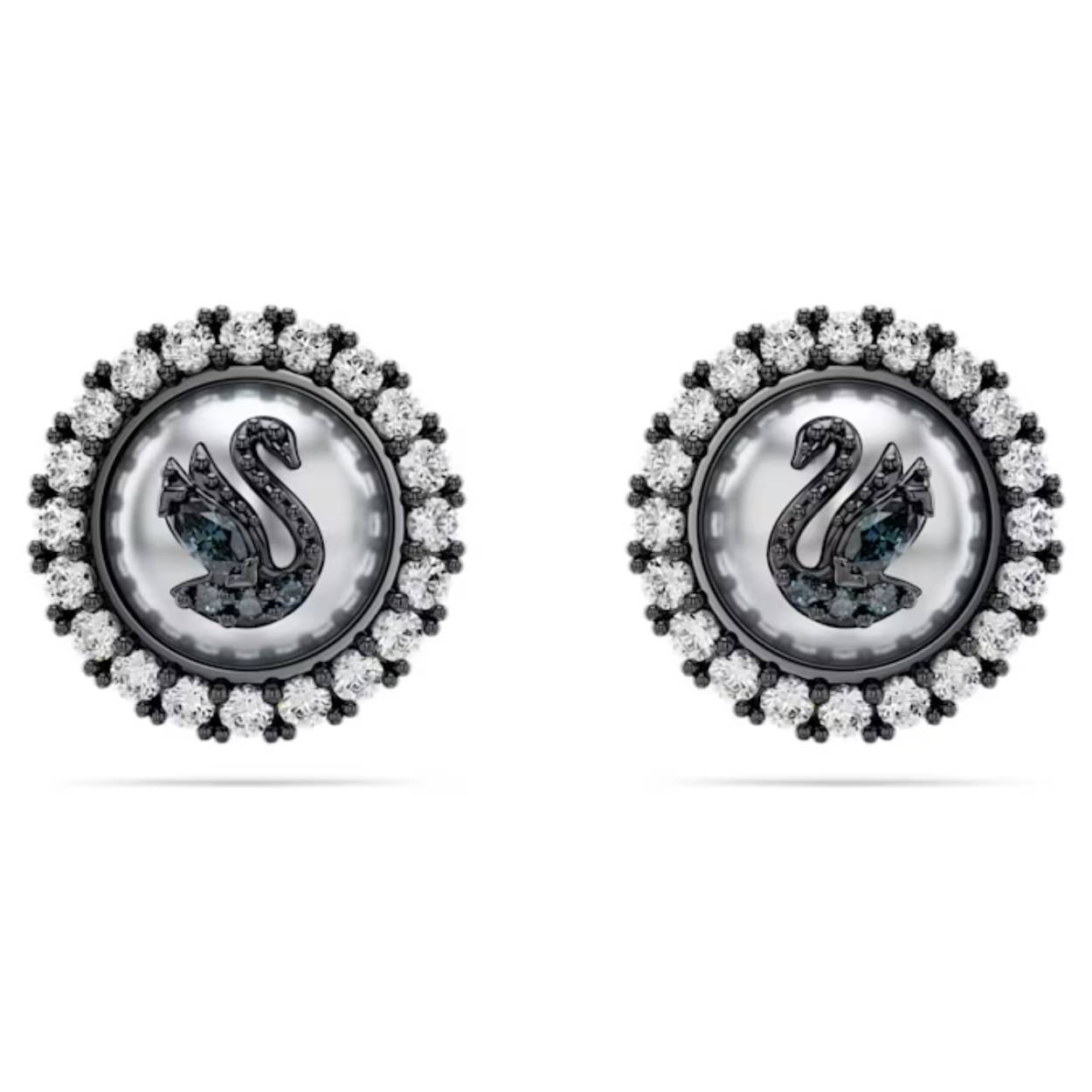 Omarm de elegante aard van de zwaan met deze delicate en symbolische oorstekers. Elke stud met ruthenium toplaag is voorzien van een witte halve Crystal Pearl, die is omringd door heldere kristallen en vakkundig versierd met een zwaandessin met grijze kristallen. Een herkenbare en geliefde look voor de meest elegante gelegenheden.
Artikelnr.: 5680848
Collectie:  Swan
Formaat: 1.2 x 1.2 cm
Materiaal:  Kristallen, Crystal pearl, Ruthenium plating, Zirkonia
Kleur:  Grijs
Gewicht (individueel product):  2.38 g