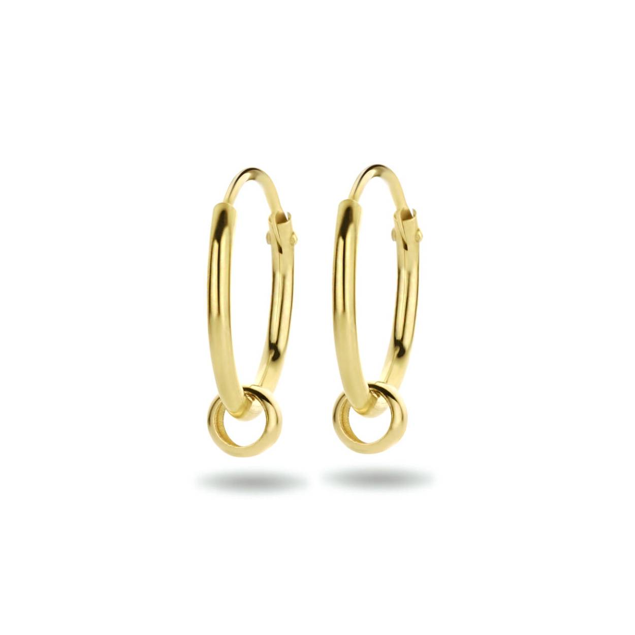 14k Geelgouden oorringen uitgevoerd met ringetjes. De oorringen hebben een diameter van 13mm en een dikte van 1.3mm. De ringetjes hebben een diameter van 3.75mm.
