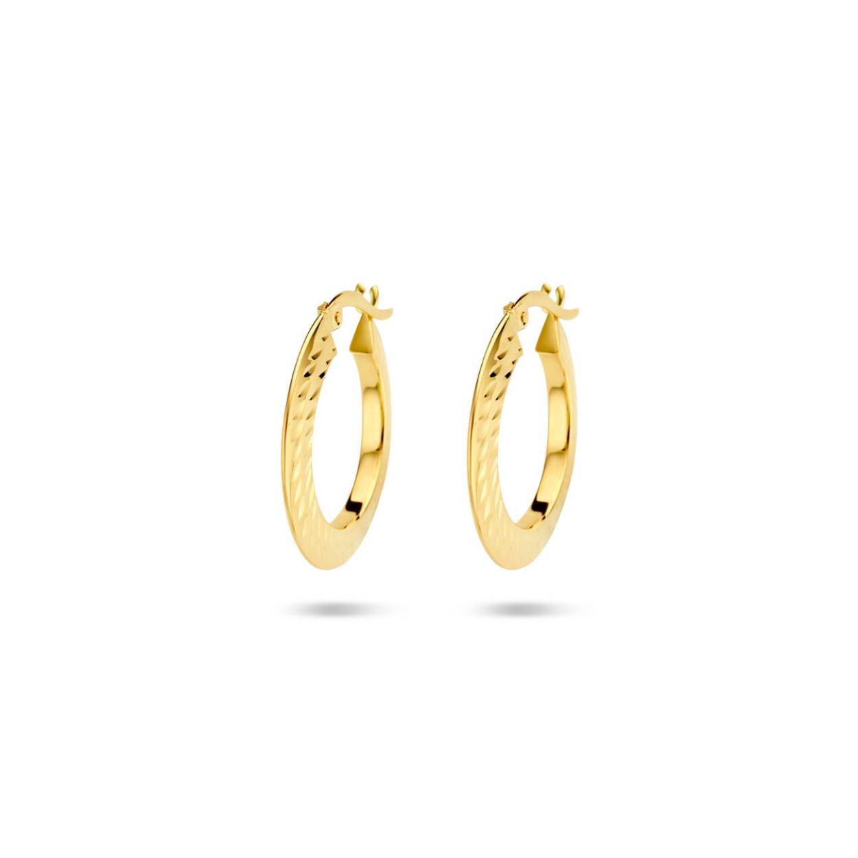 14k Geelgouden oorringen met een spitse buis. De oorringen hebben een diameter van 21.6mm.